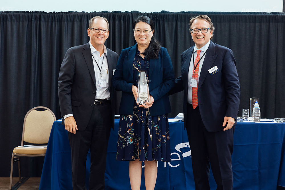 Cindy Li receives the 2023 SME OYME Award